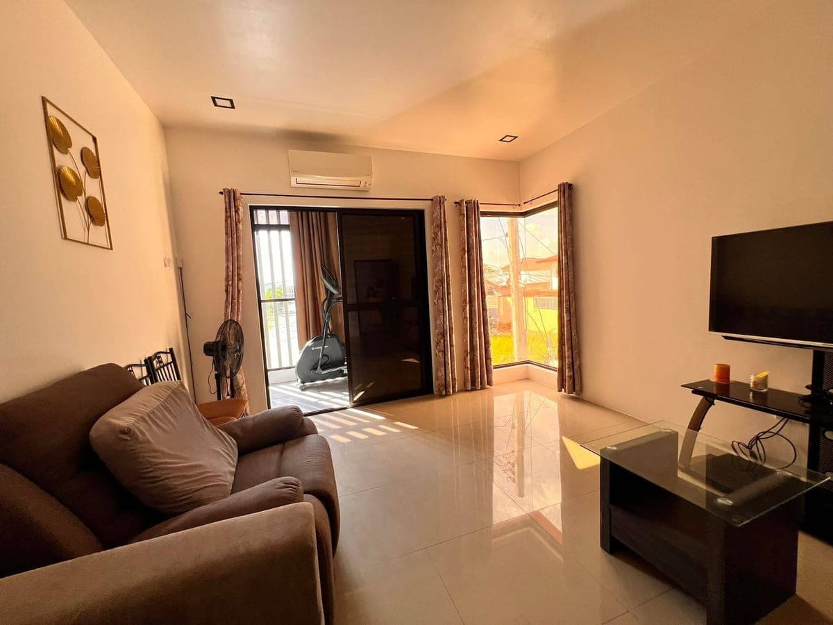 Two storey house for rent - photo 13