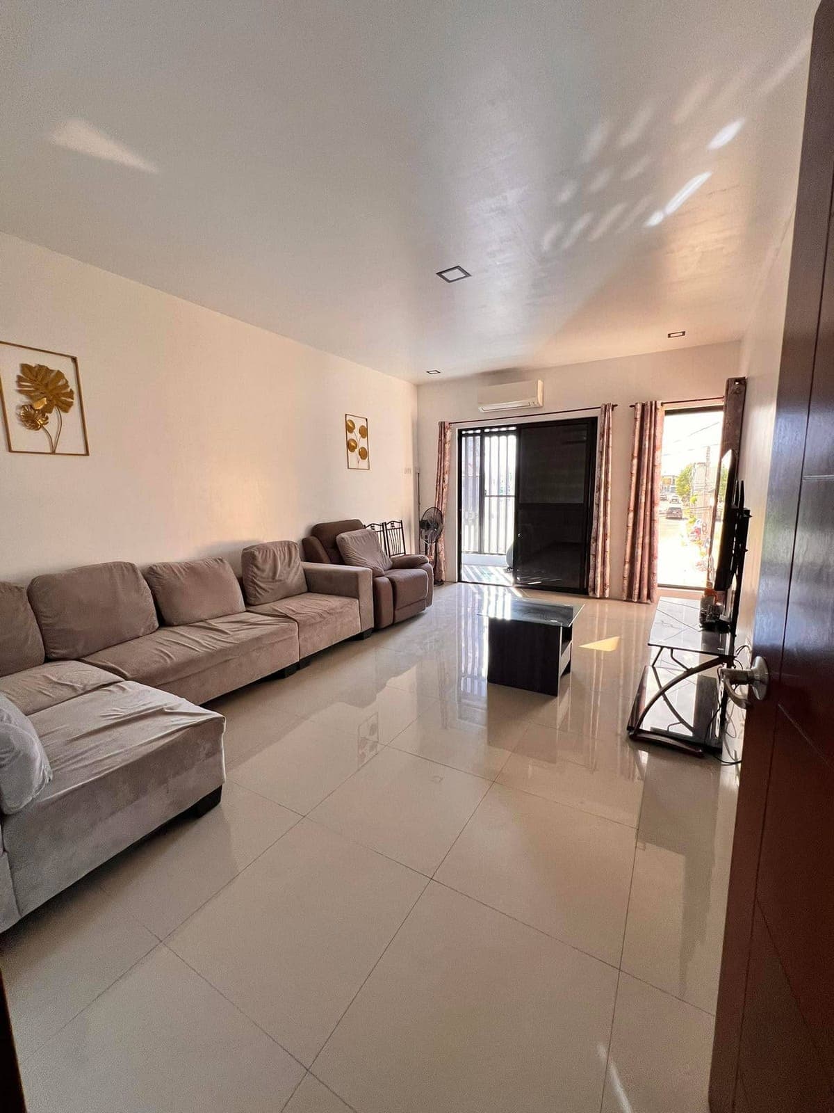 Two storey house for rent - photo 14