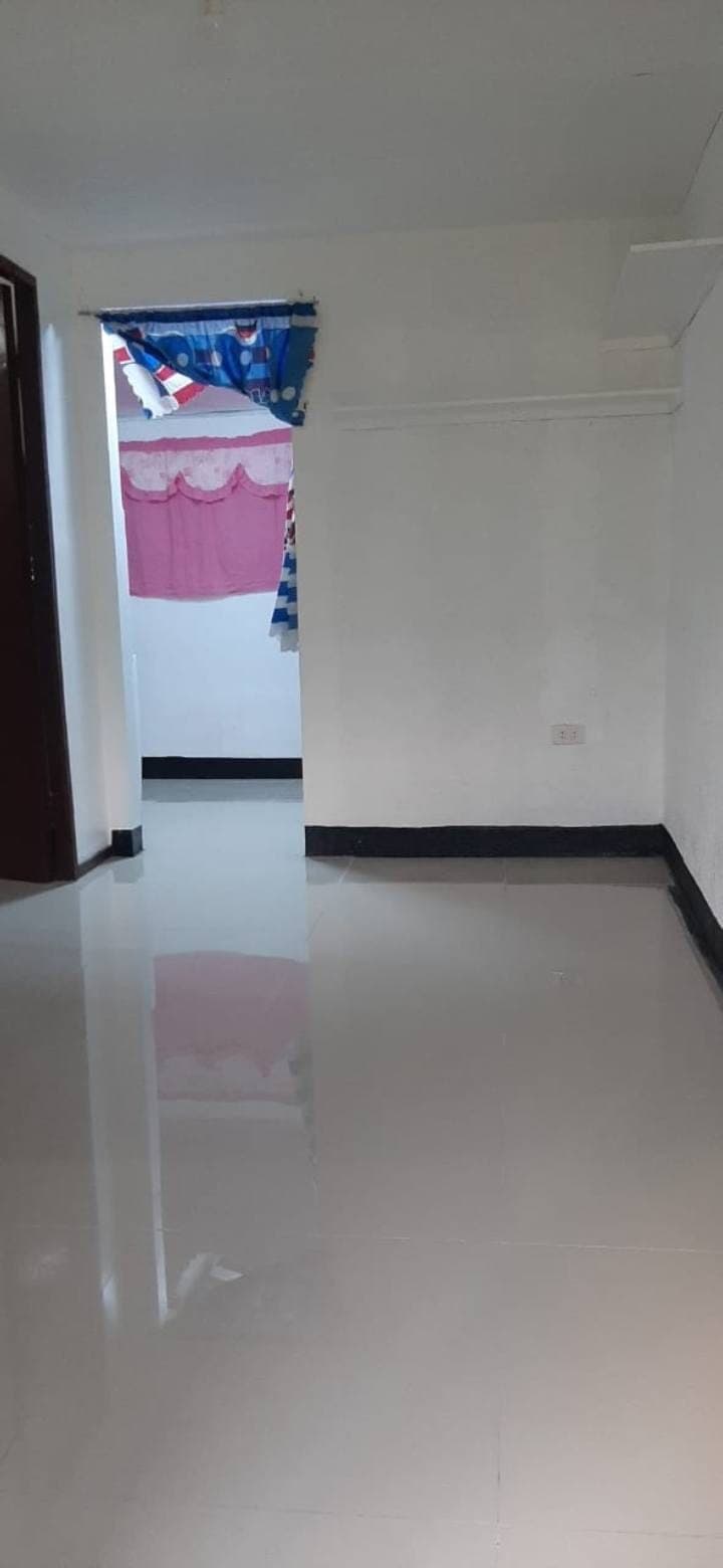 2 Bedroom,CR and Sink,sala with living room,no parking for 4 wheels,single Motor lang po puyde eh Pa... - photo 1