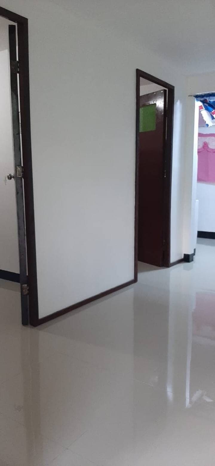 2 Bedroom,CR and Sink,sala with living room,no parking for 4 wheels,single Motor lang po puyde eh Pa... - photo 2