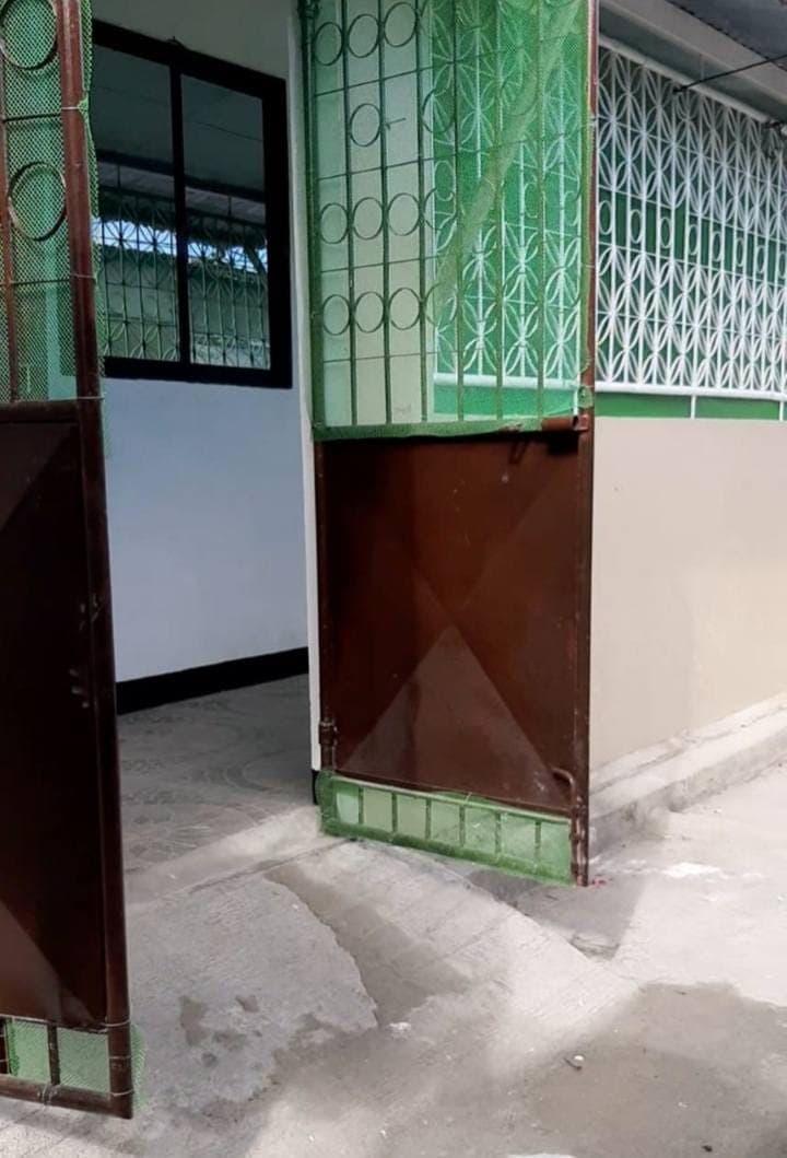 2 Bedroom,CR and Sink,sala with living room,no parking for 4 wheels,single Motor lang po puyde eh Pa... - photo 11