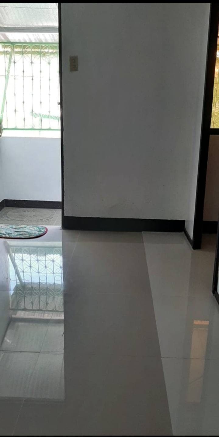 2 Bedroom,CR and Sink,sala with living room,no parking for 4 wheels,single Motor lang po puyde eh Pa... - photo 3