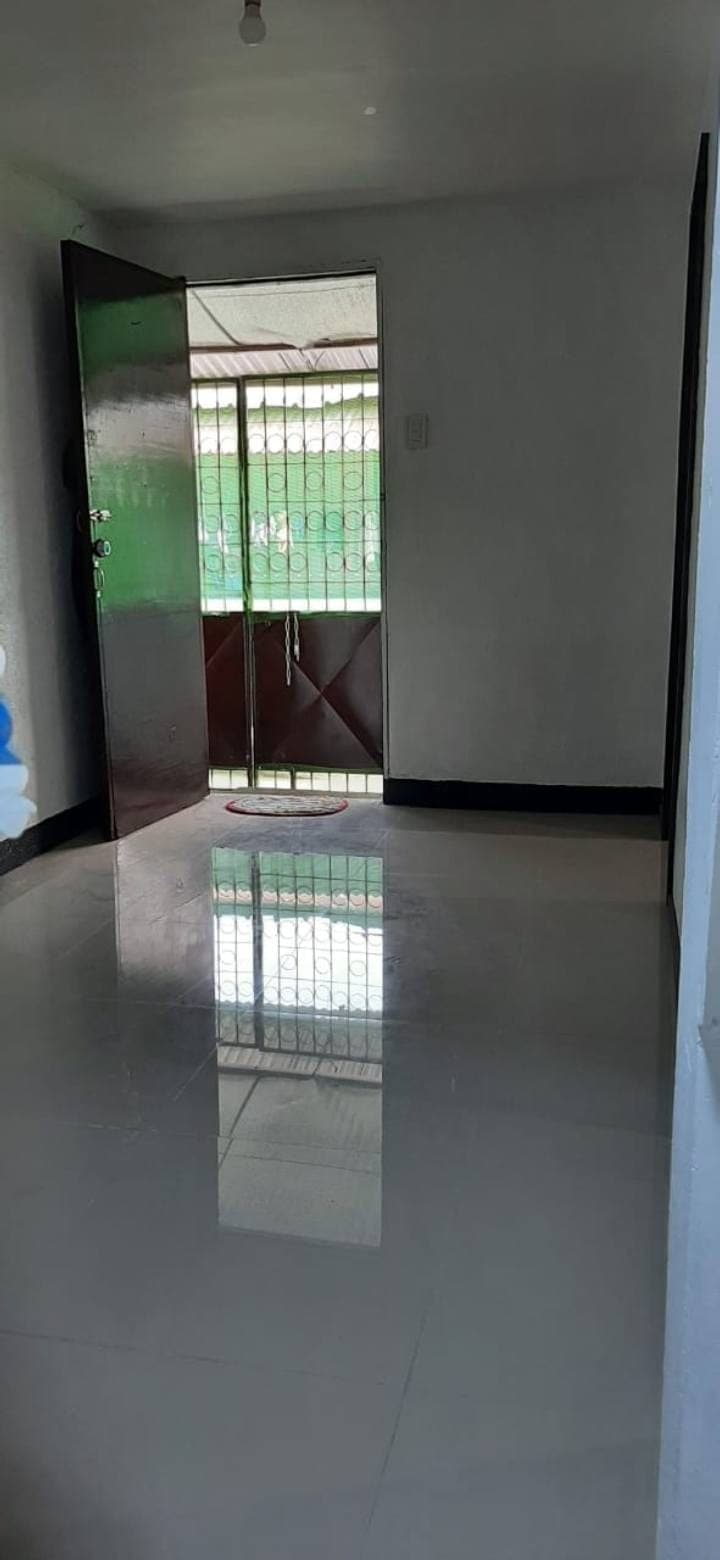 2 Bedroom,CR and Sink,sala with living room,no parking for 4 wheels,single Motor lang po puyde eh Pa... - photo 4