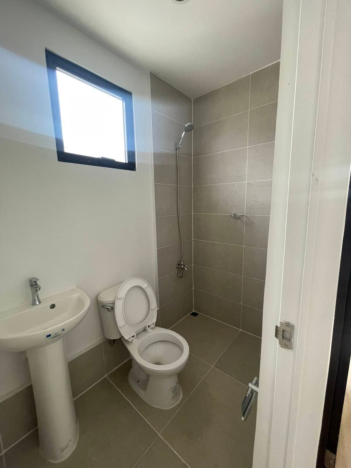 🏡 House for Rent - photo 17