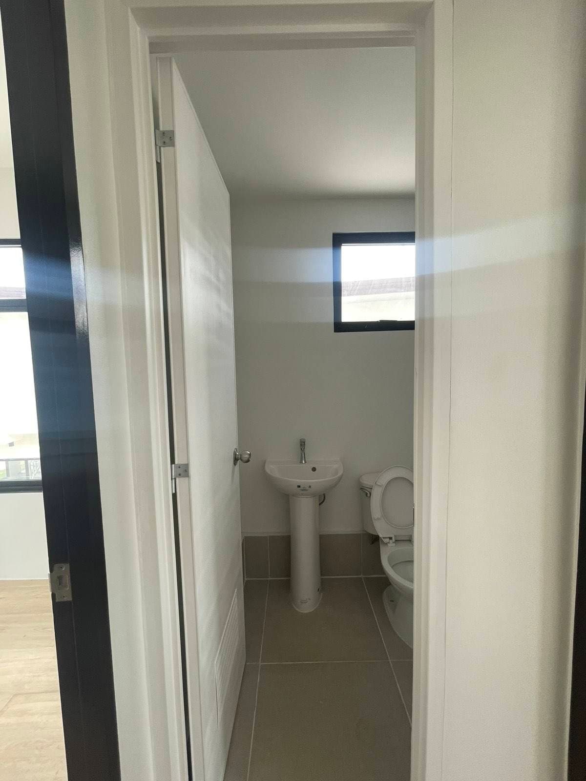 🏡 House for Rent - photo 18