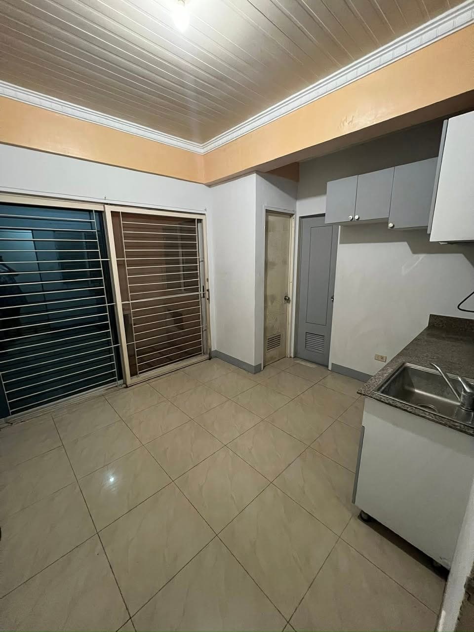 One bedroom unit with laundry area- 8,000/month (Move-in: 21,000) - photo 1