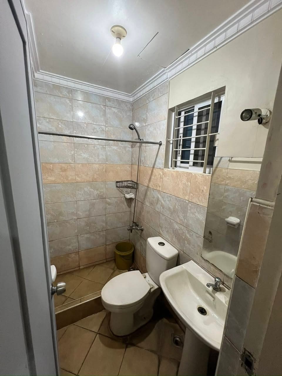 One bedroom unit with laundry area- 8,000/month (Move-in: 21,000) - photo 4