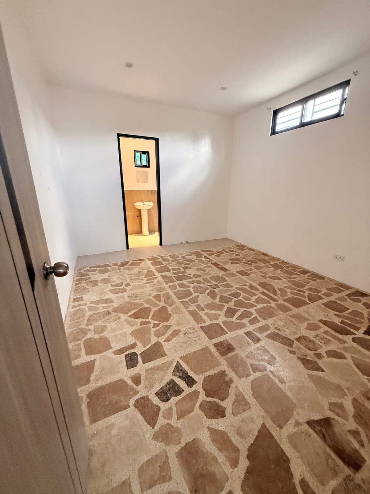 Bungalow House for Rent - photo 2