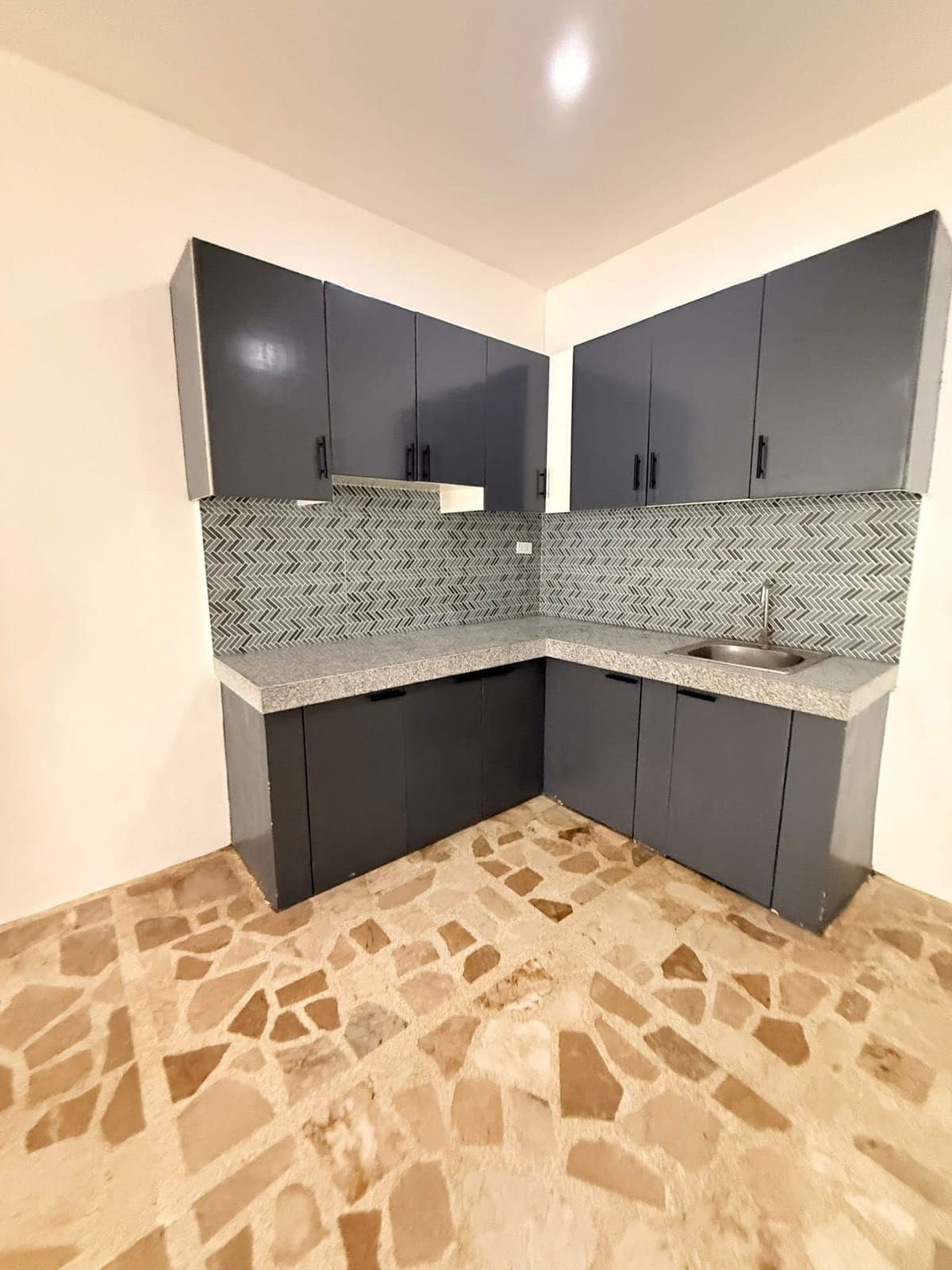 Bungalow House for Rent - photo 3