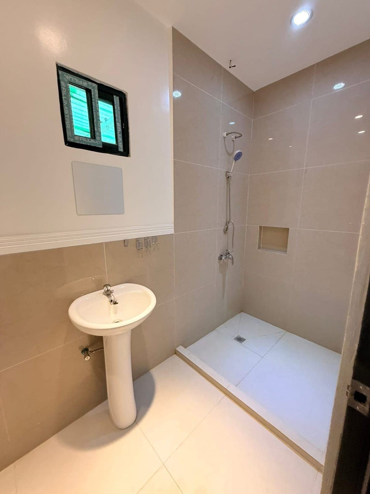 Bungalow House for Rent - photo 5