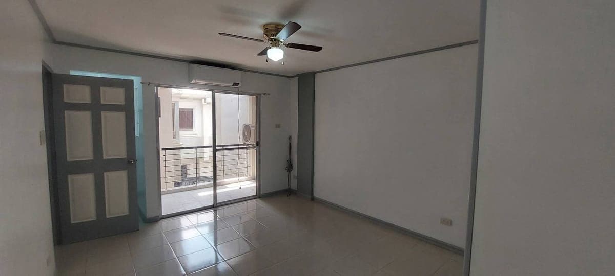 Very Large Townhouse for Rent!!! - photo 1