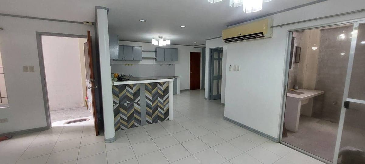 Very Large Townhouse for Rent!!! - photo 12