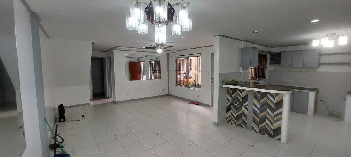 Very Large Townhouse for Rent!!! - photo 13