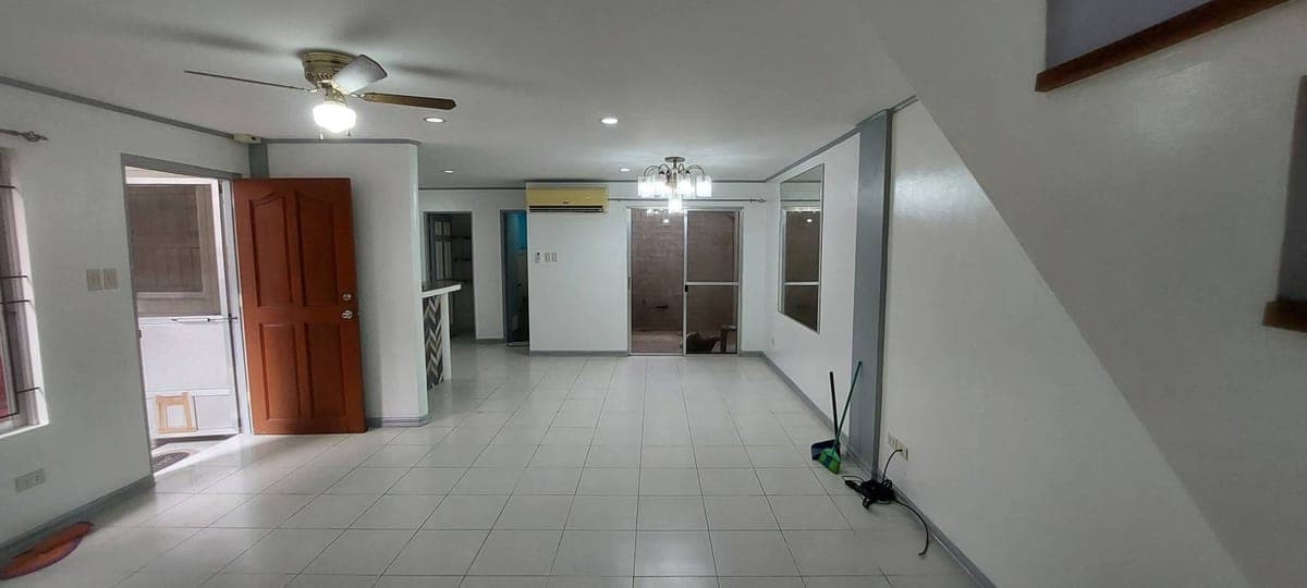 Very Large Townhouse for Rent!!! - photo 14