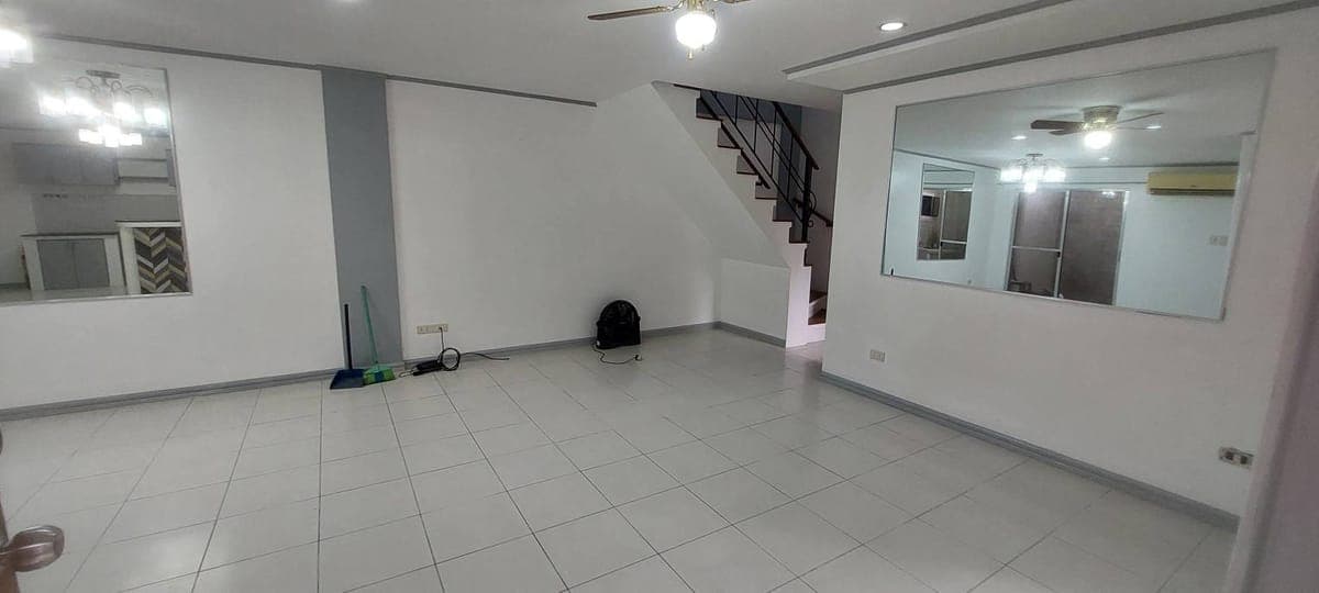 Very Large Townhouse for Rent!!! - photo 15
