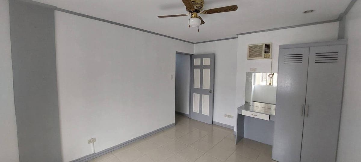 Very Large Townhouse for Rent!!! - photo 22