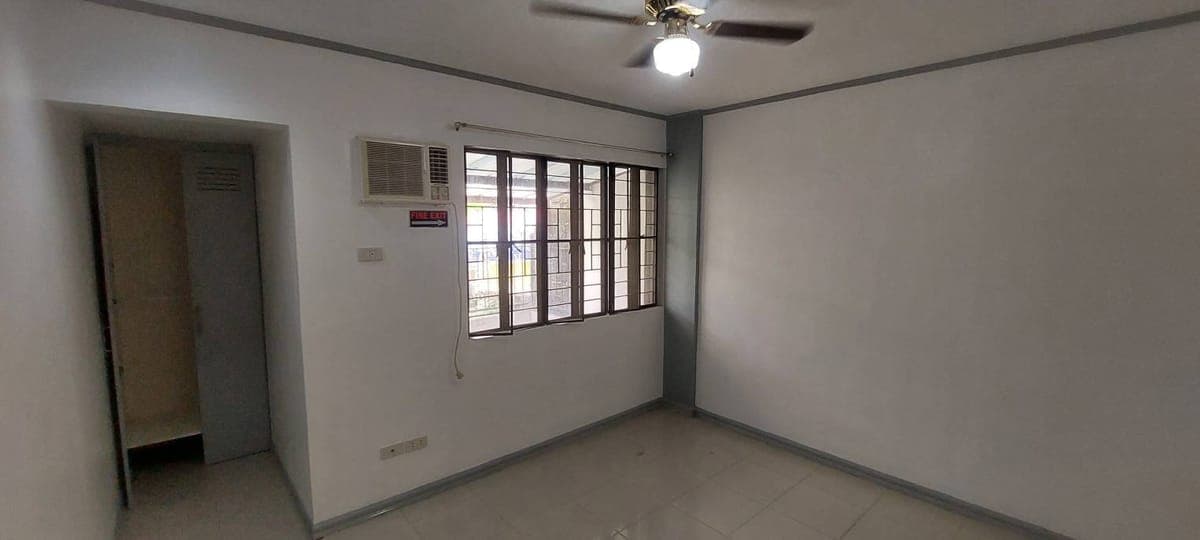 Very Large Townhouse for Rent!!! - photo 26