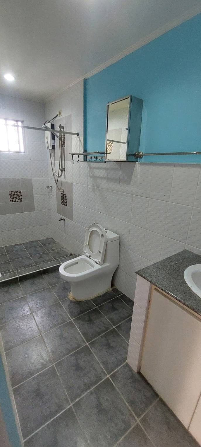 Very Large Townhouse for Rent!!! - photo 28