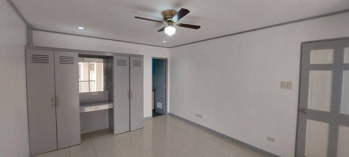 Very Large Townhouse for Rent!!! - photo 29