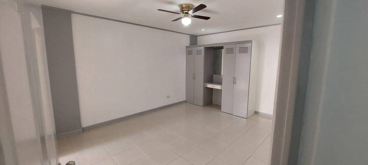 Very Large Townhouse for Rent!!! - photo 4