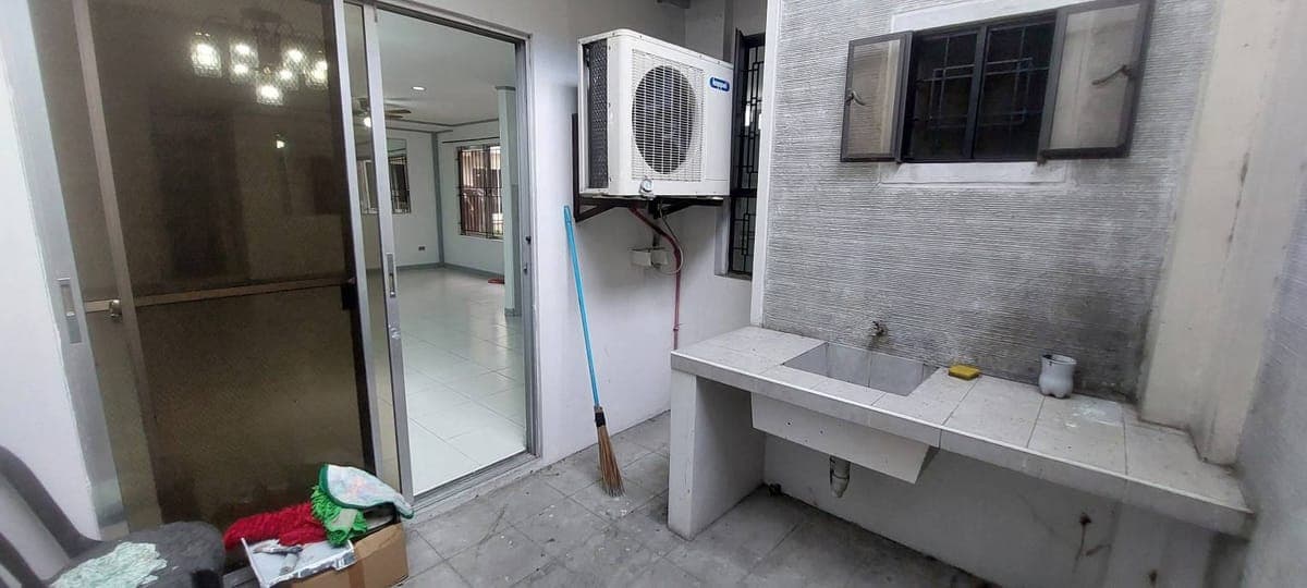 Very Large Townhouse for Rent!!! - photo 8