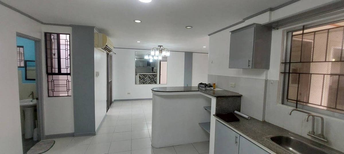 Very Large Townhouse for Rent!!! - photo 10