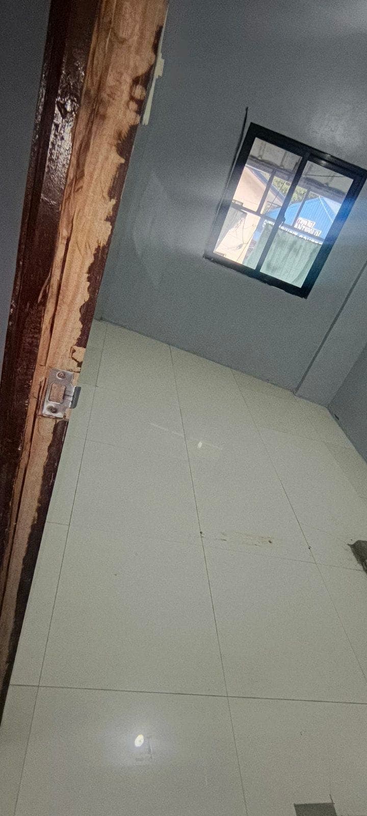 Locator here - photo 3