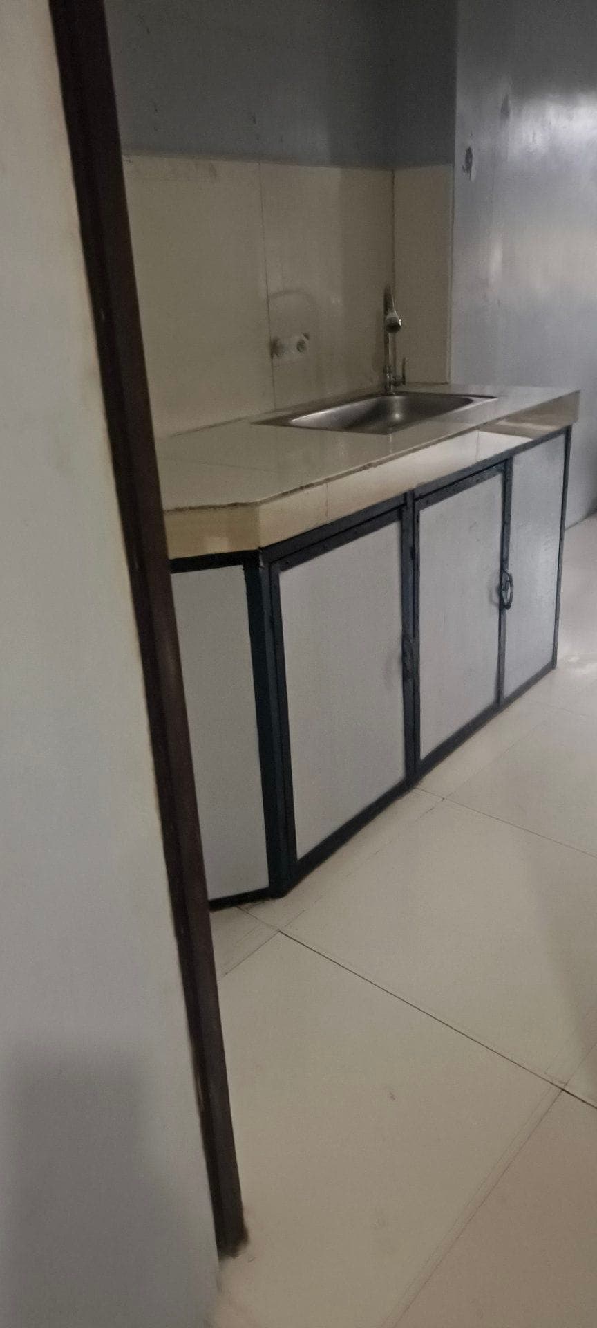 Locator here - photo 9