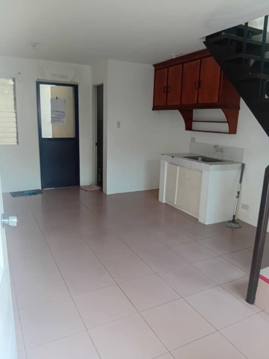 Two Storey HOUSE FOR LONG TERM RENT 13k monthly (Unfurnished) in Camella Mandalagan, Bacolod City. 2Bedrooms, 1Cr - photo 2