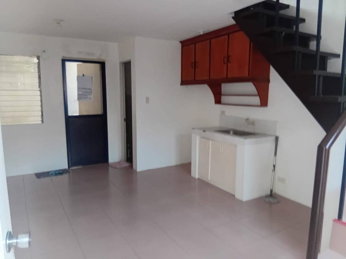 Two Storey HOUSE FOR LONG TERM RENT 13k monthly (Unfurnished) in Camella Mandalagan, Bacolod City. 2Bedrooms, 1Cr - photo 3