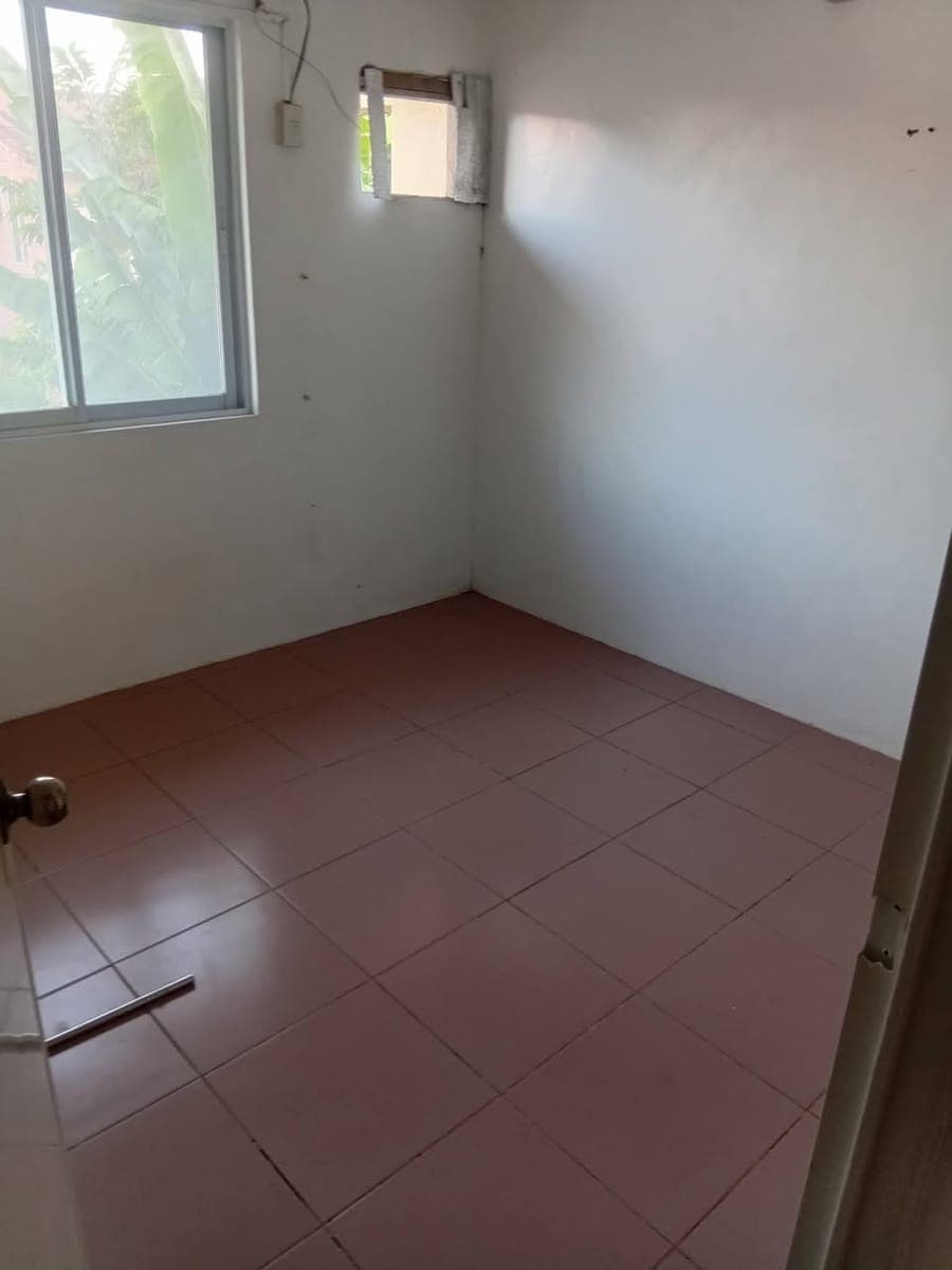 Two Storey HOUSE FOR LONG TERM RENT 13k monthly (Unfurnished) in Camella Mandalagan, Bacolod City. 2Bedrooms, 1Cr - photo 4