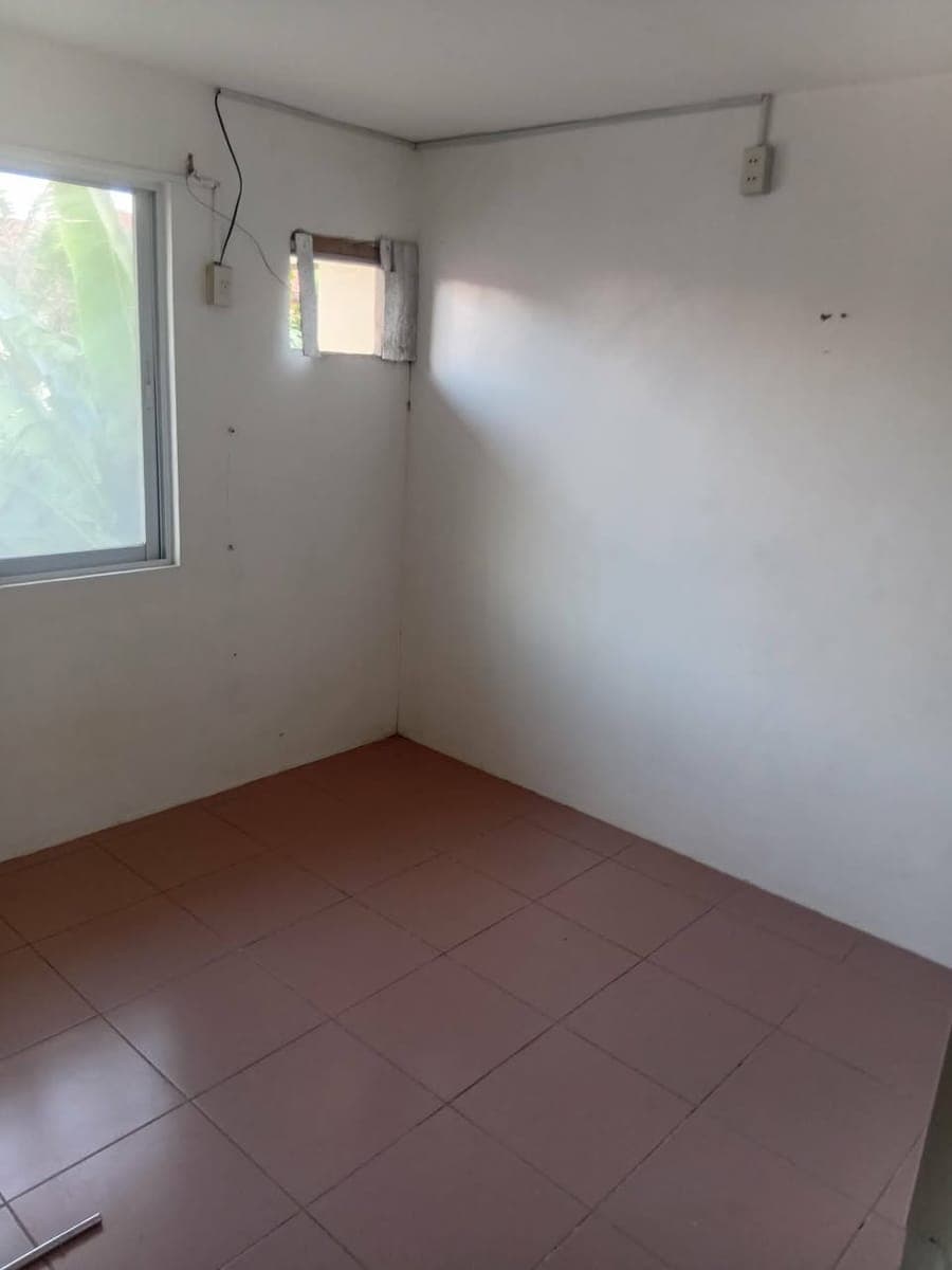 Two Storey HOUSE FOR LONG TERM RENT 13k monthly (Unfurnished) in Camella Mandalagan, Bacolod City. 2Bedrooms, 1Cr - photo 5