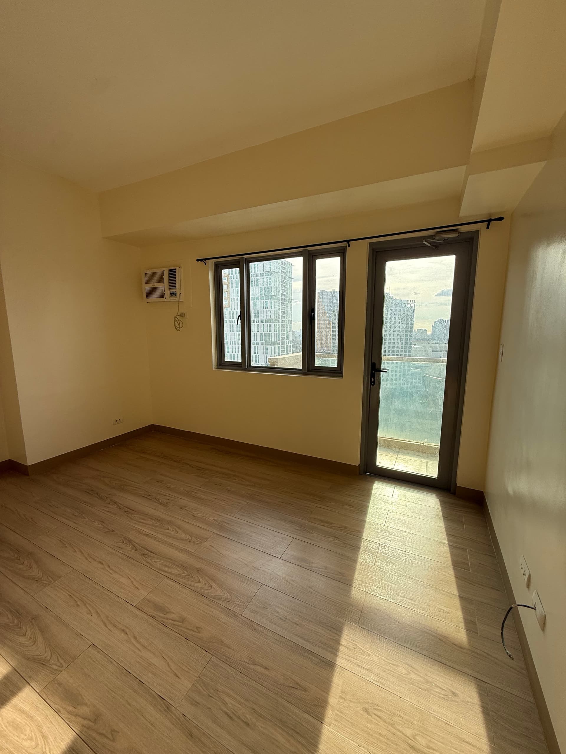 FOR RENT: Semi-Furnished Studio Unit with Balcony in Araneta, Cubao QC - photo 1