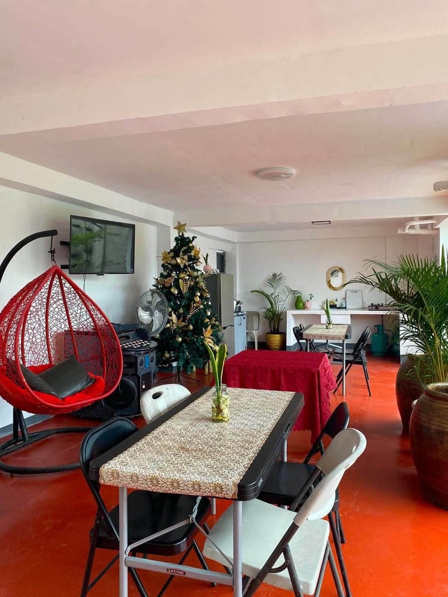 Fully furnished Tagaytay room with pool for ā±25k - photo 1