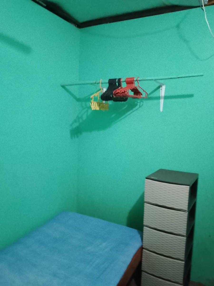 Solo room for rent, for ladies only... Free water and electricity, with mattress and bedsheets, ceil... - photo 1