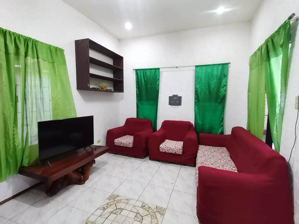 This fully furnished house in Dumaguete is just a short walk to Freedom Park. Right at the heart of... - photo 1