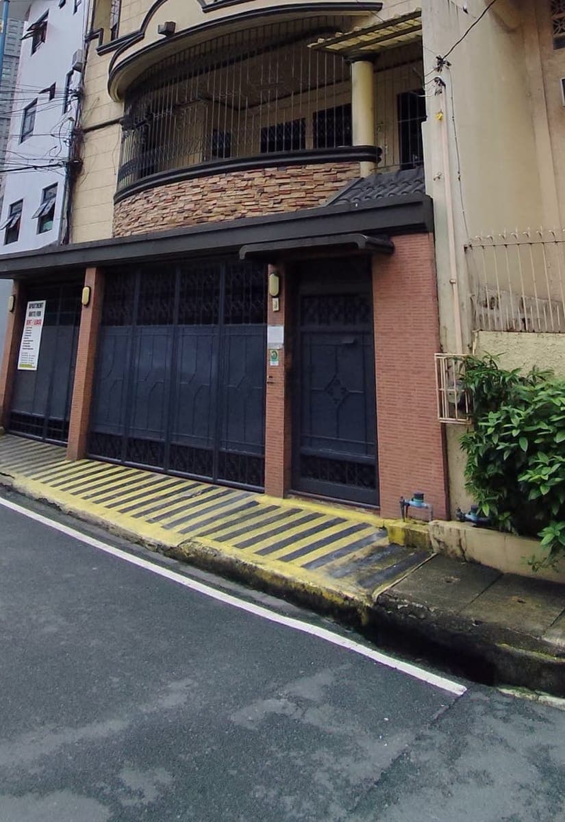 3Br House Mandaluyong near MRT Boni Edsa for rent lease - photo 1