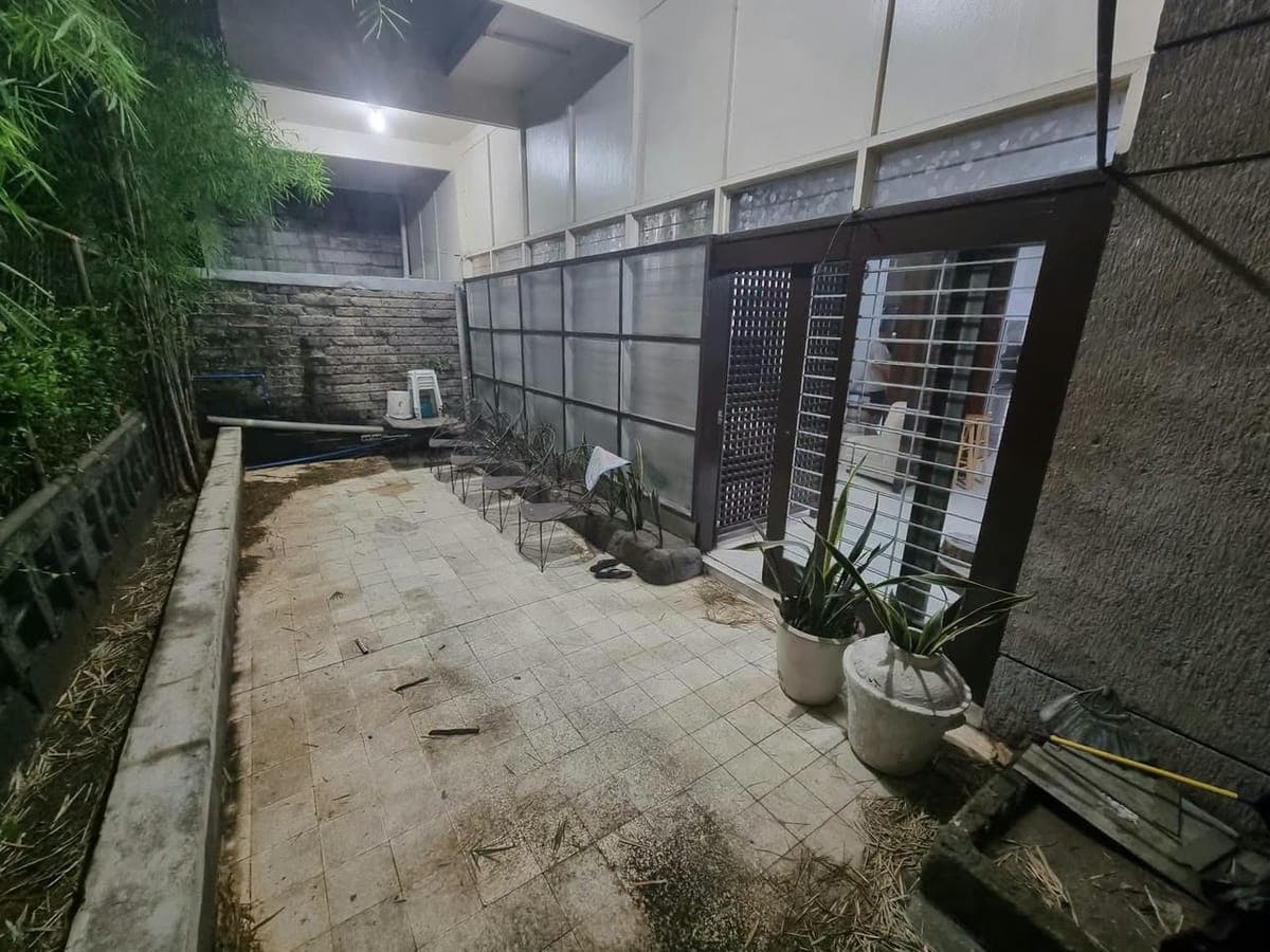 2storey House 2car garage Mandaluyong for rent lease - photo 1