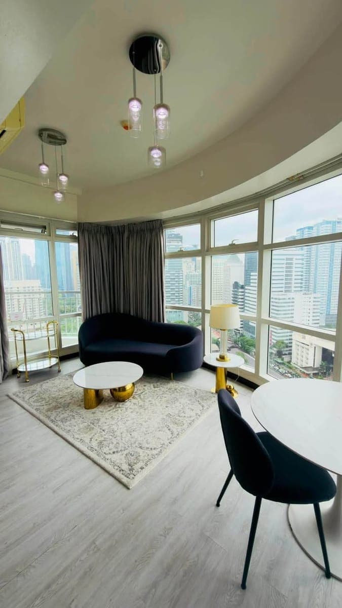 1BR WITH BALCONY FOR RENT! - photo 1