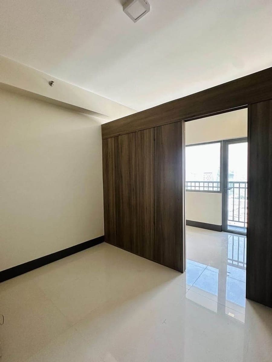 BRAND NEW BARE UNIT FOR RENTβοΈ - photo 1