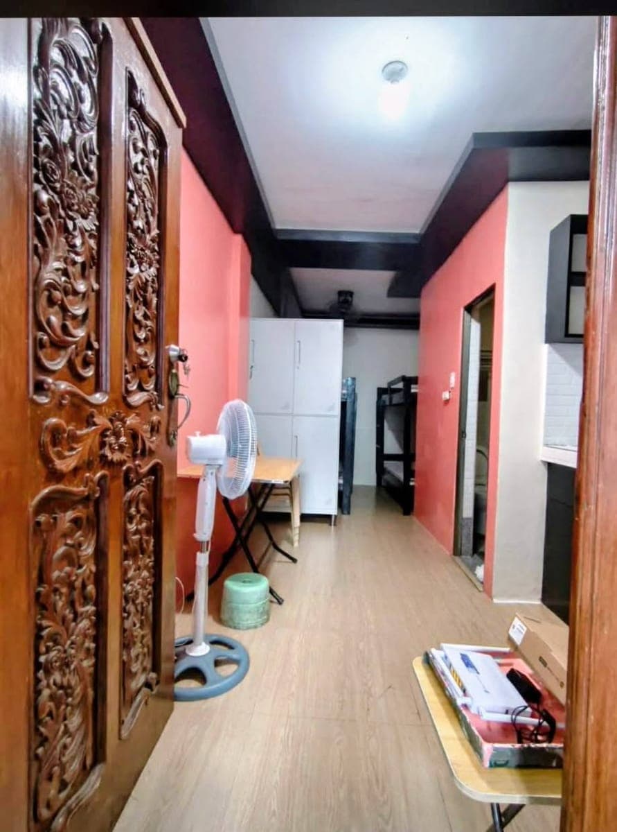 Here are some details of the FEMALE boarding house: - photo 1