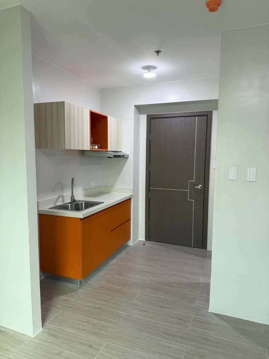 BRAND NEW Studio 16k pet friendly - photo 1