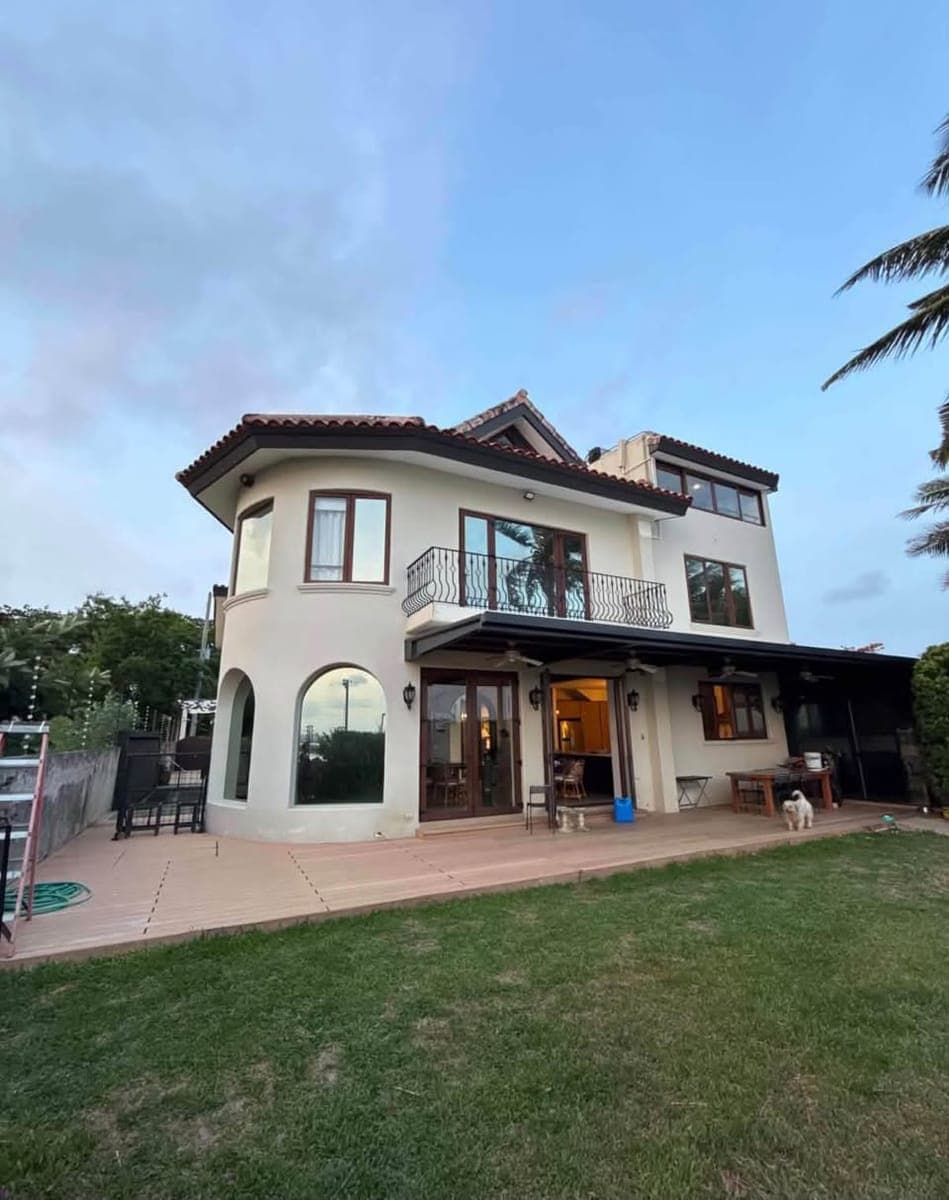 LUXURY HOUSE & LOT FOR SALE OR FOR RENT - photo 1