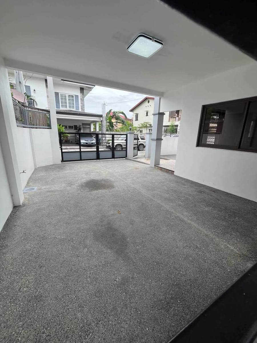 4BR SEMI-FURNISHED HOUSE FOR RENT - photo 1