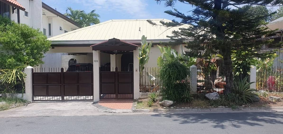 HOUSE FOR LEASE: Moonville Subdivision, Paranaque City - photo 1