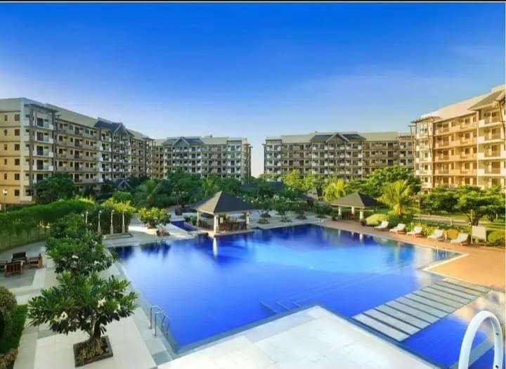 For Rent Arista Place Parañaque 2bedroom w/balcony 25k nego 1+1 - photo 1