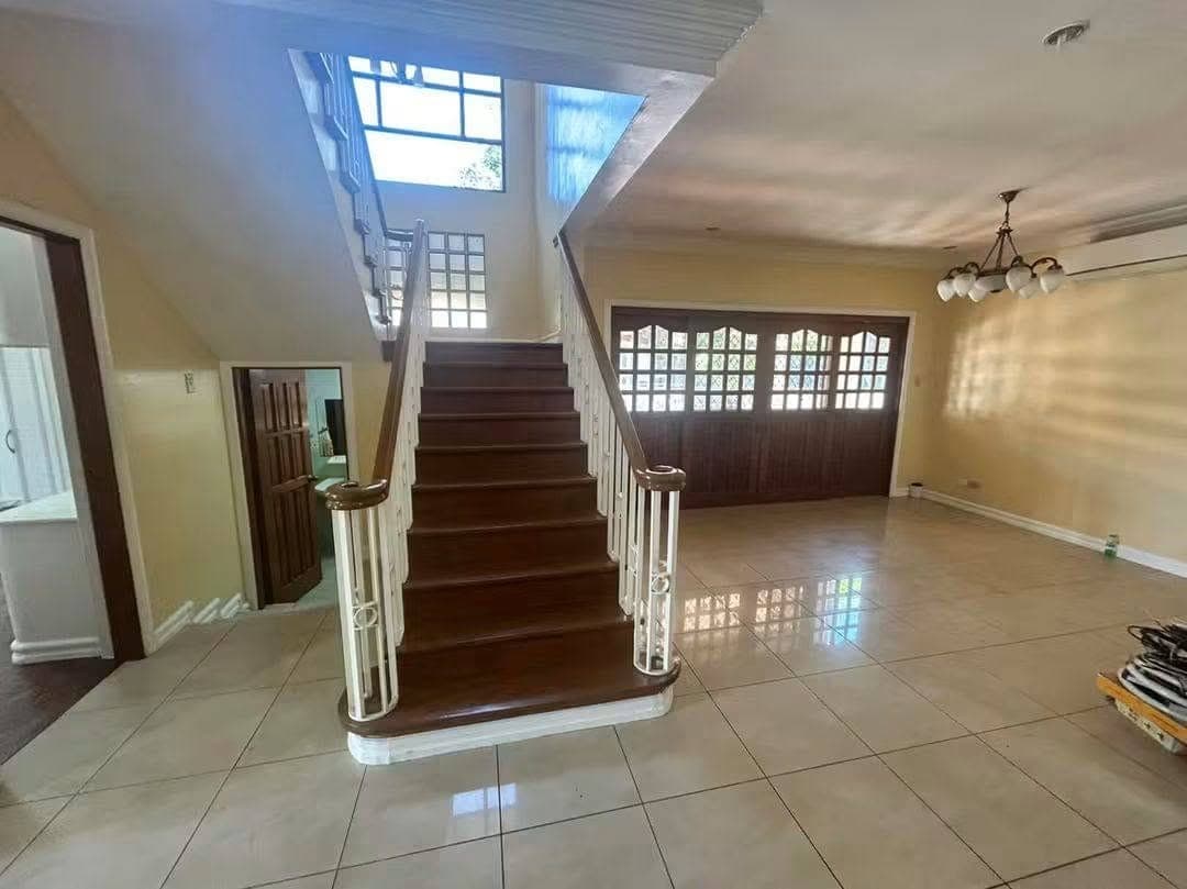 CORNER HOUSE FOR RENT - photo 1