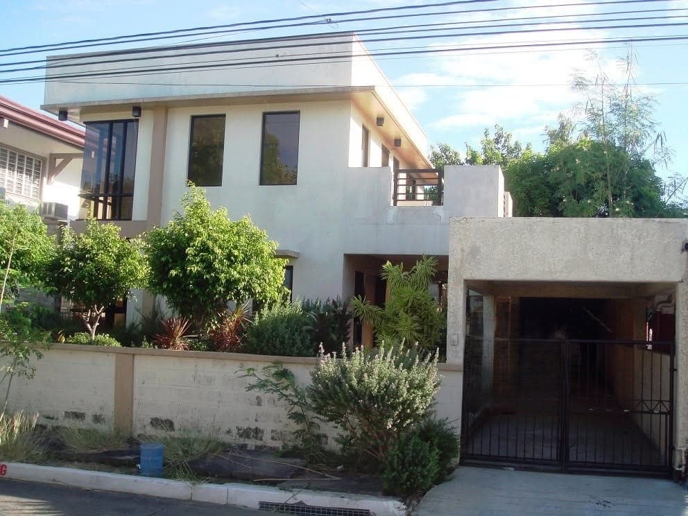 3 Bedroom 2-Storey House for Rent in Tahanan Village Paranaque City P45,000.00 per month - photo 1