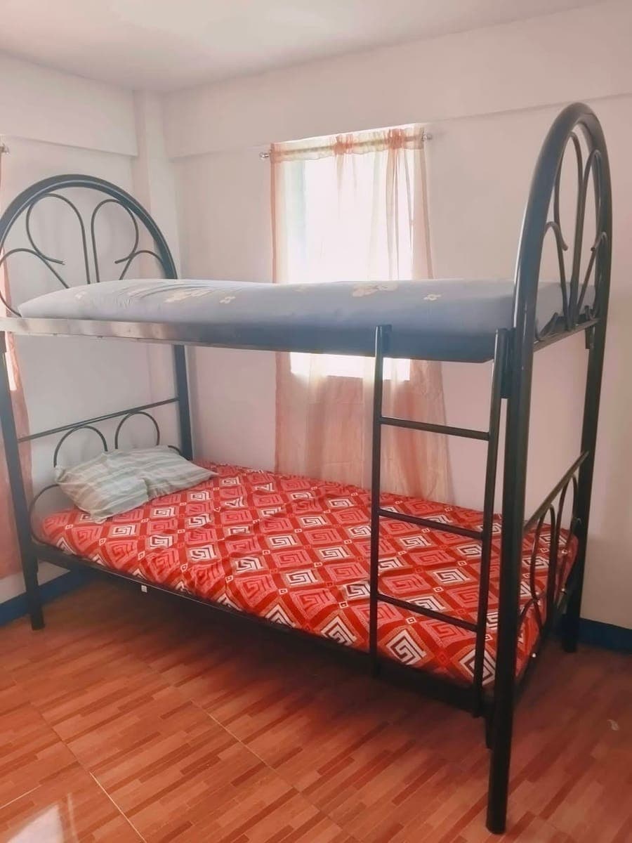 Room for rent . LADIES ONLY - photo 1