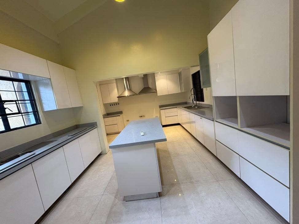 4 BEDROOM BUNGALOW FOR SALE/RENT IN TAHANAN VILLAGE PARANAQUE - photo 1